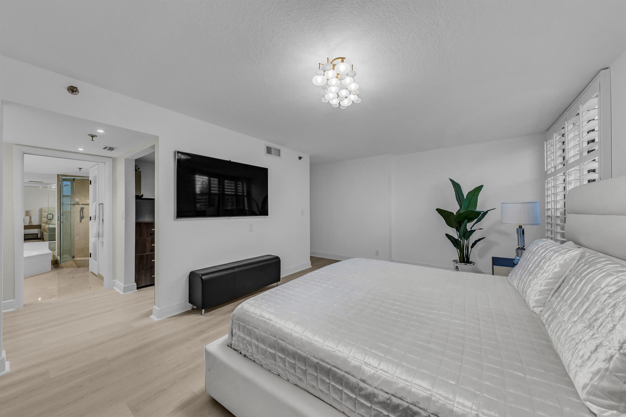 7572 Regency Lake Drive 402