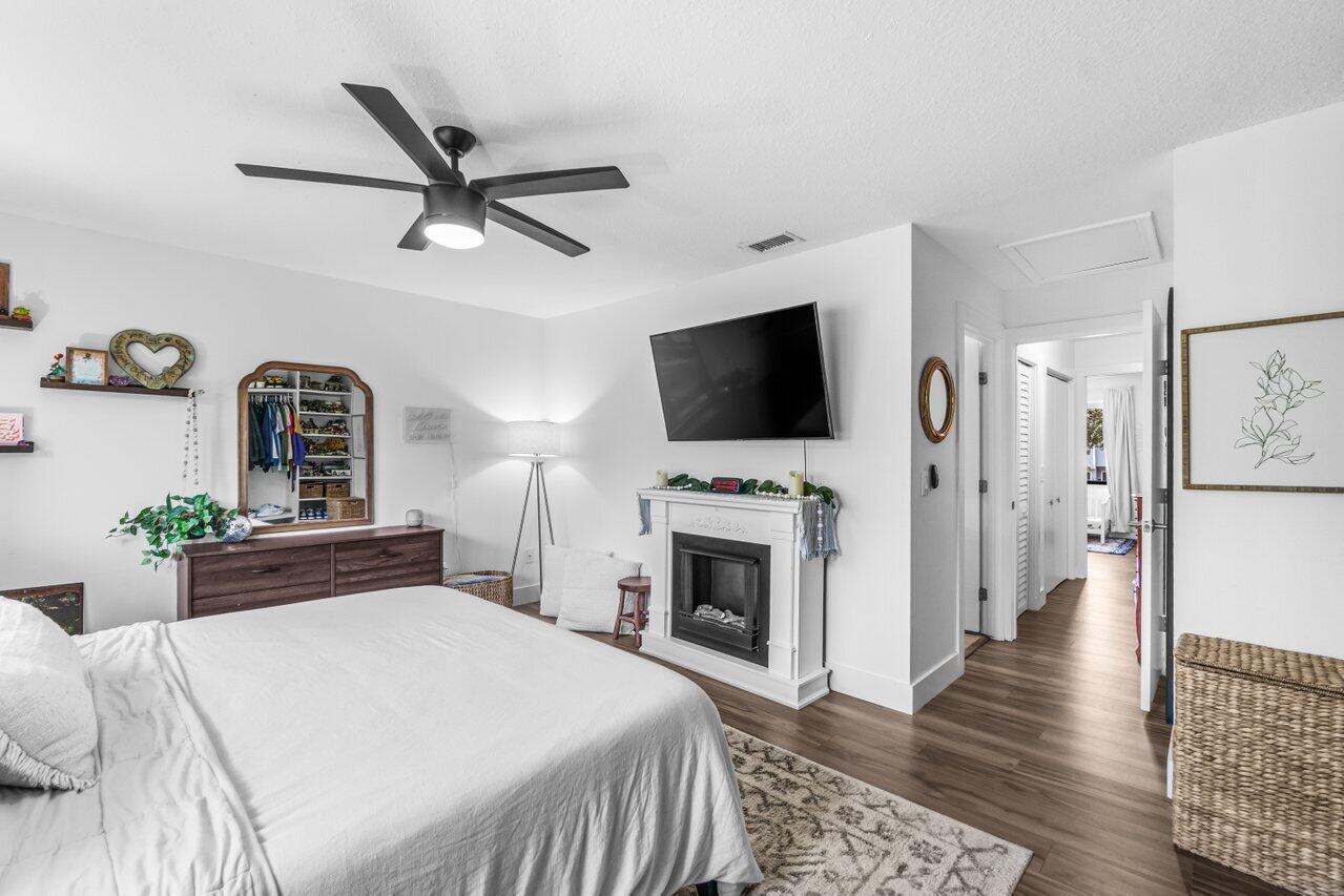 2104 NE 44 Street 20