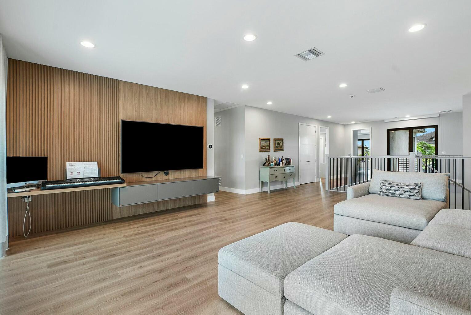 8635 Dearborn River Way