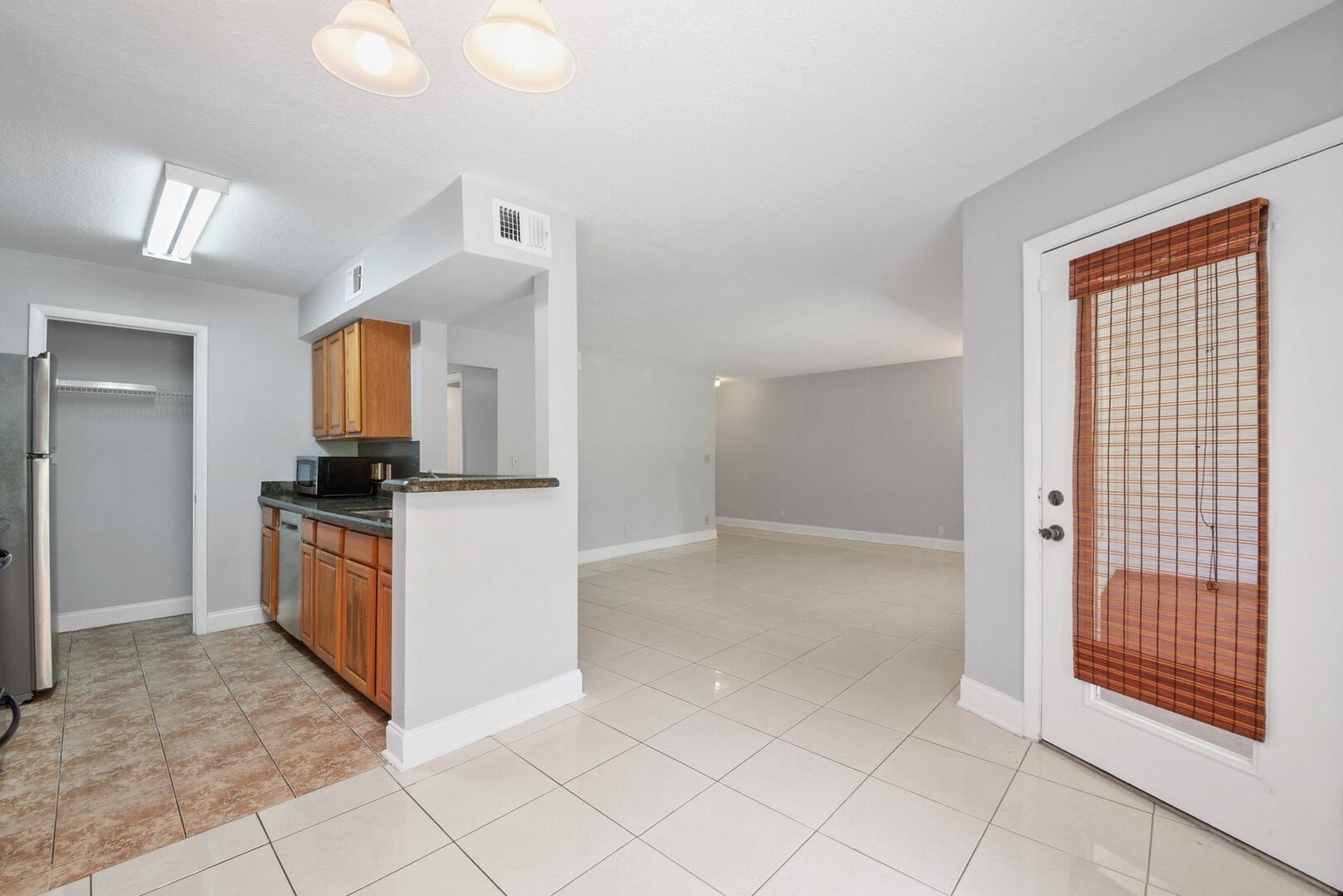 815 W Boynton Beach Boulevard 16-103