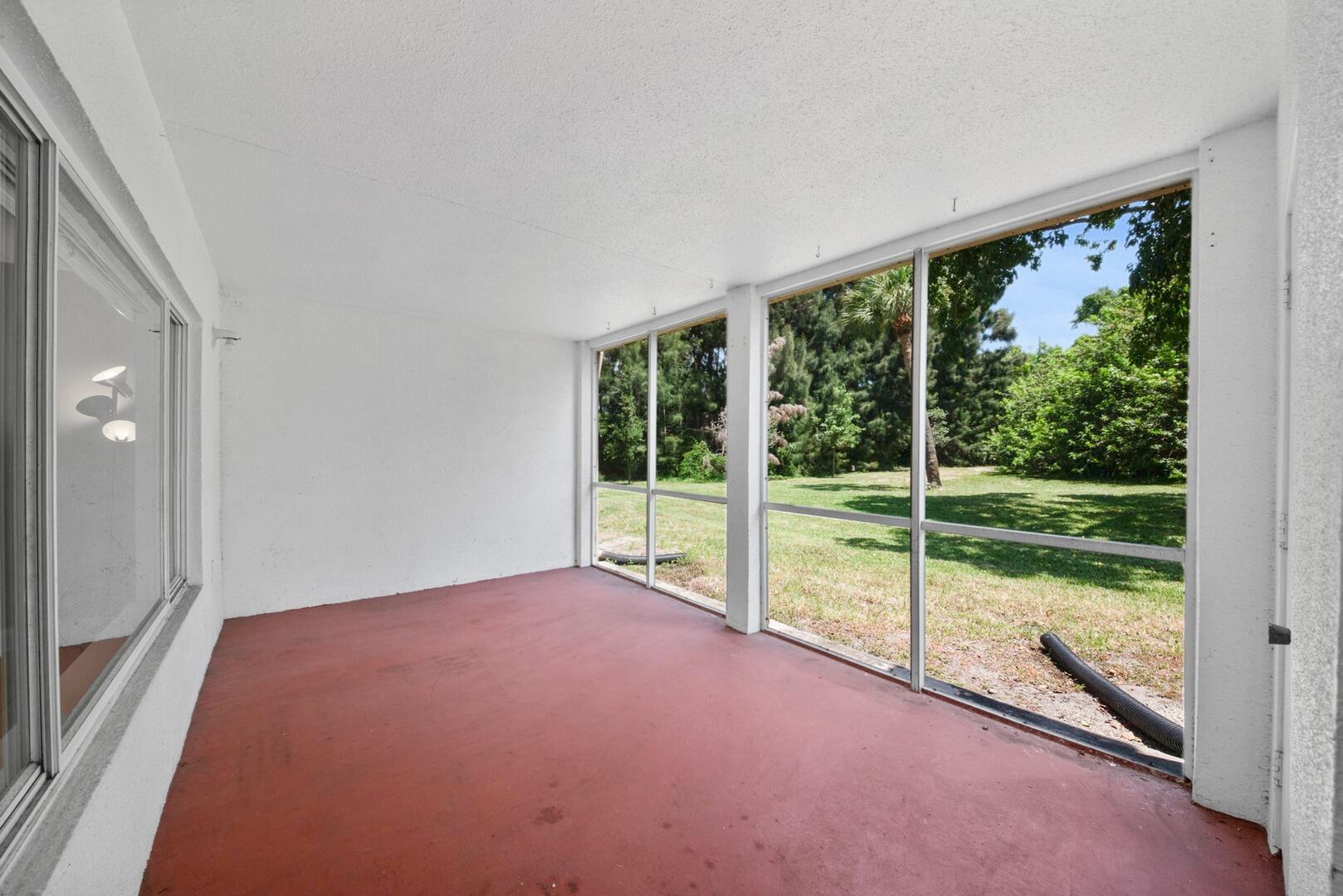 815 W Boynton Beach Boulevard 16-103