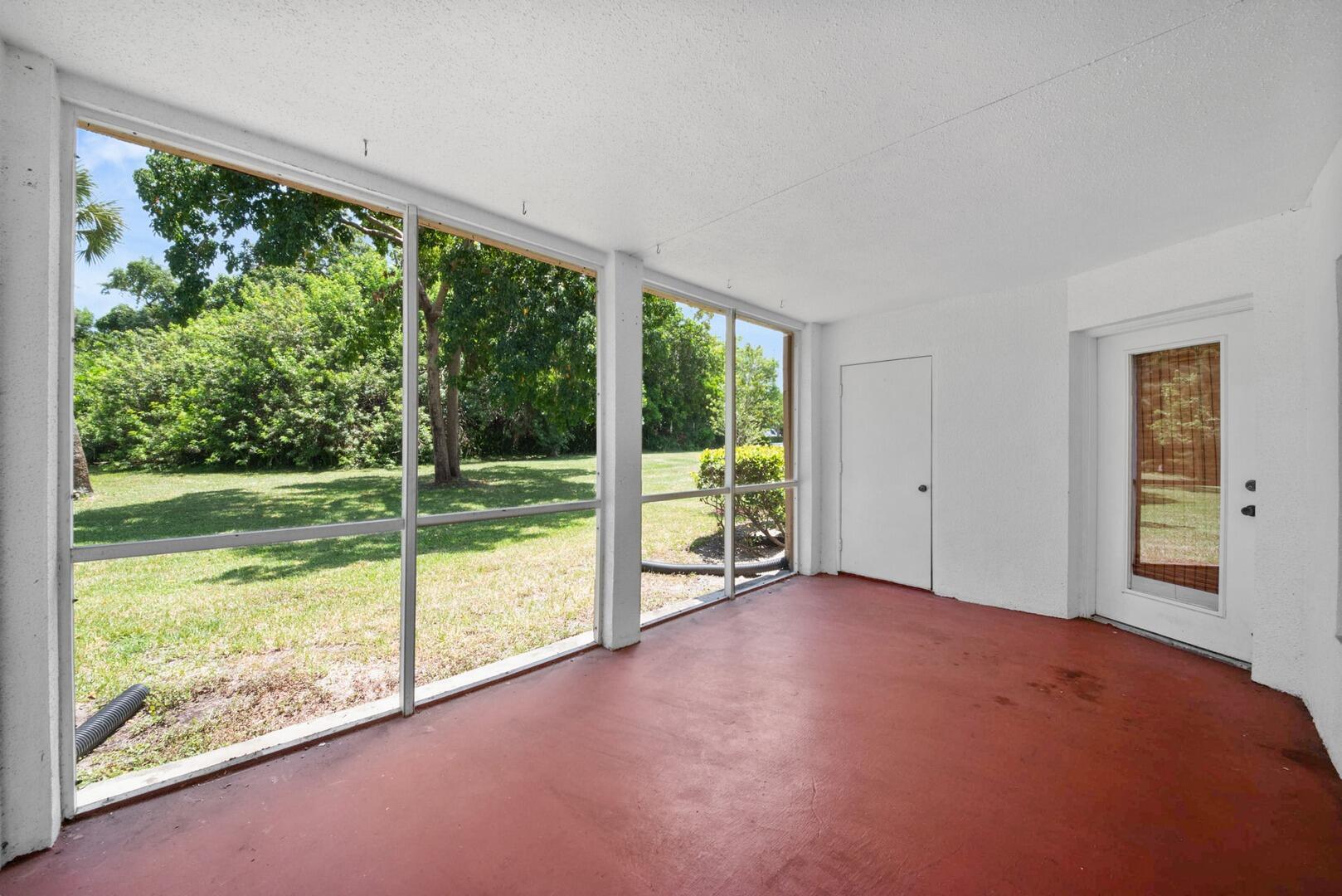 815 W Boynton Beach Boulevard 16-103