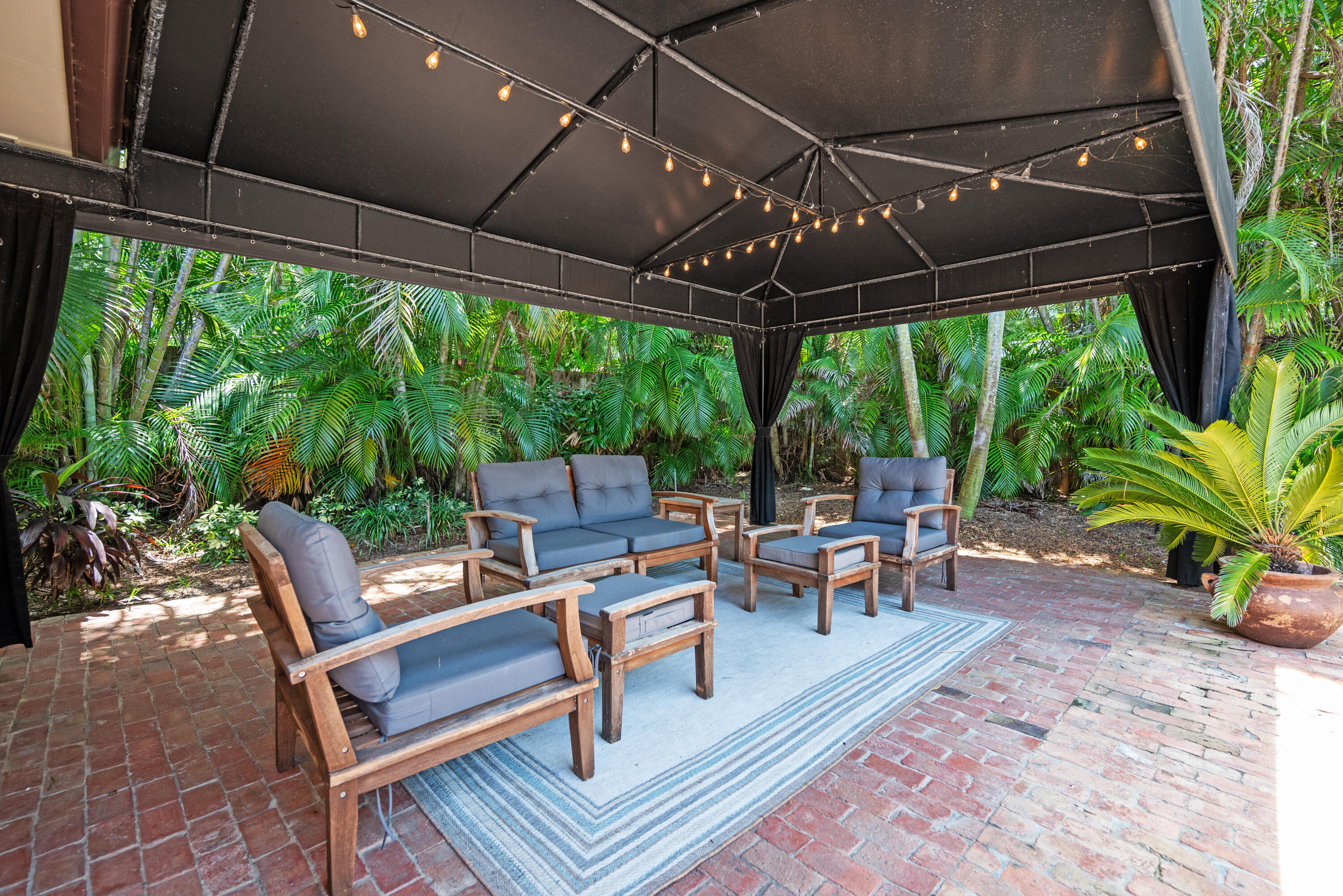 330 SE 7th Avenue