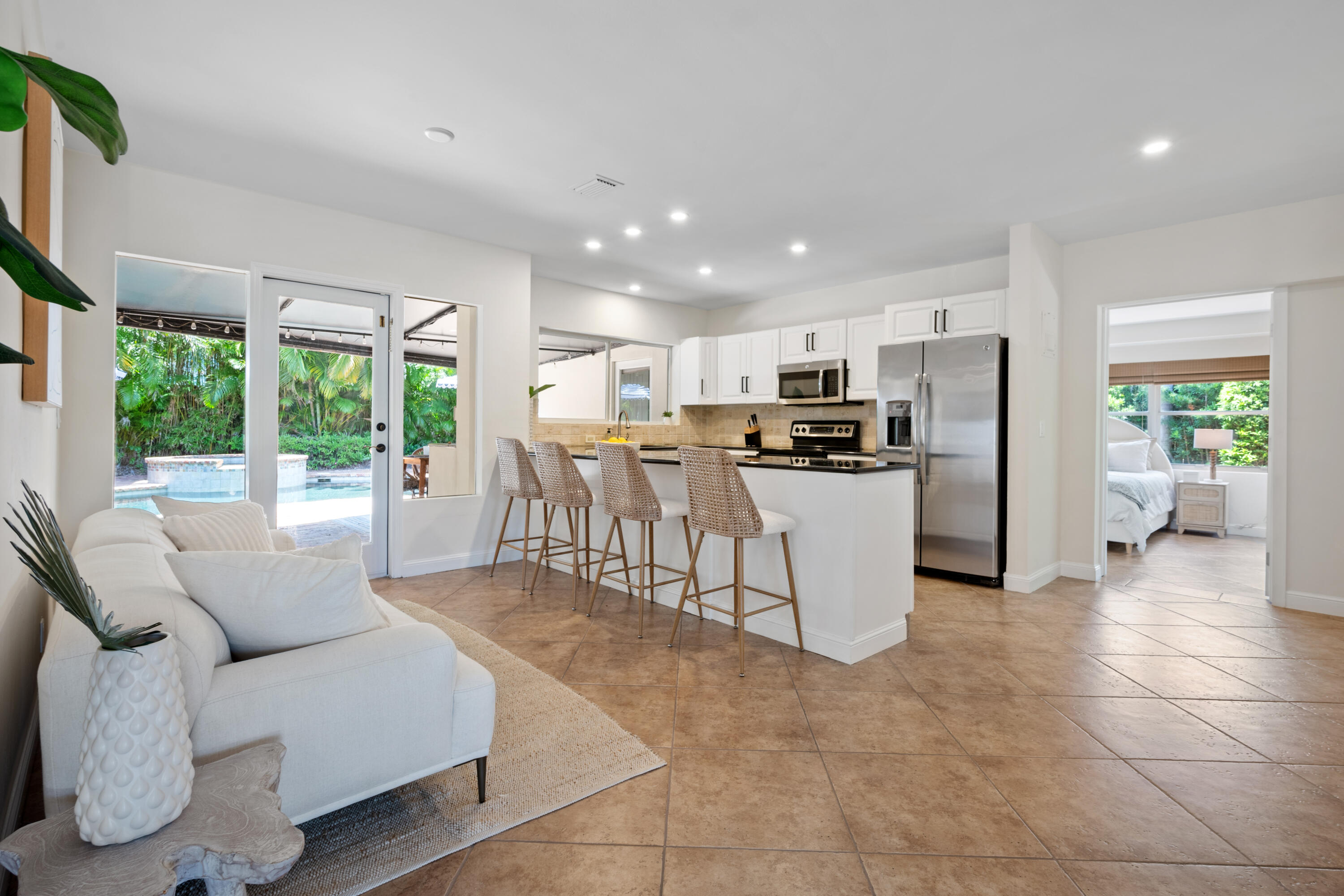 330 SE 7th Avenue