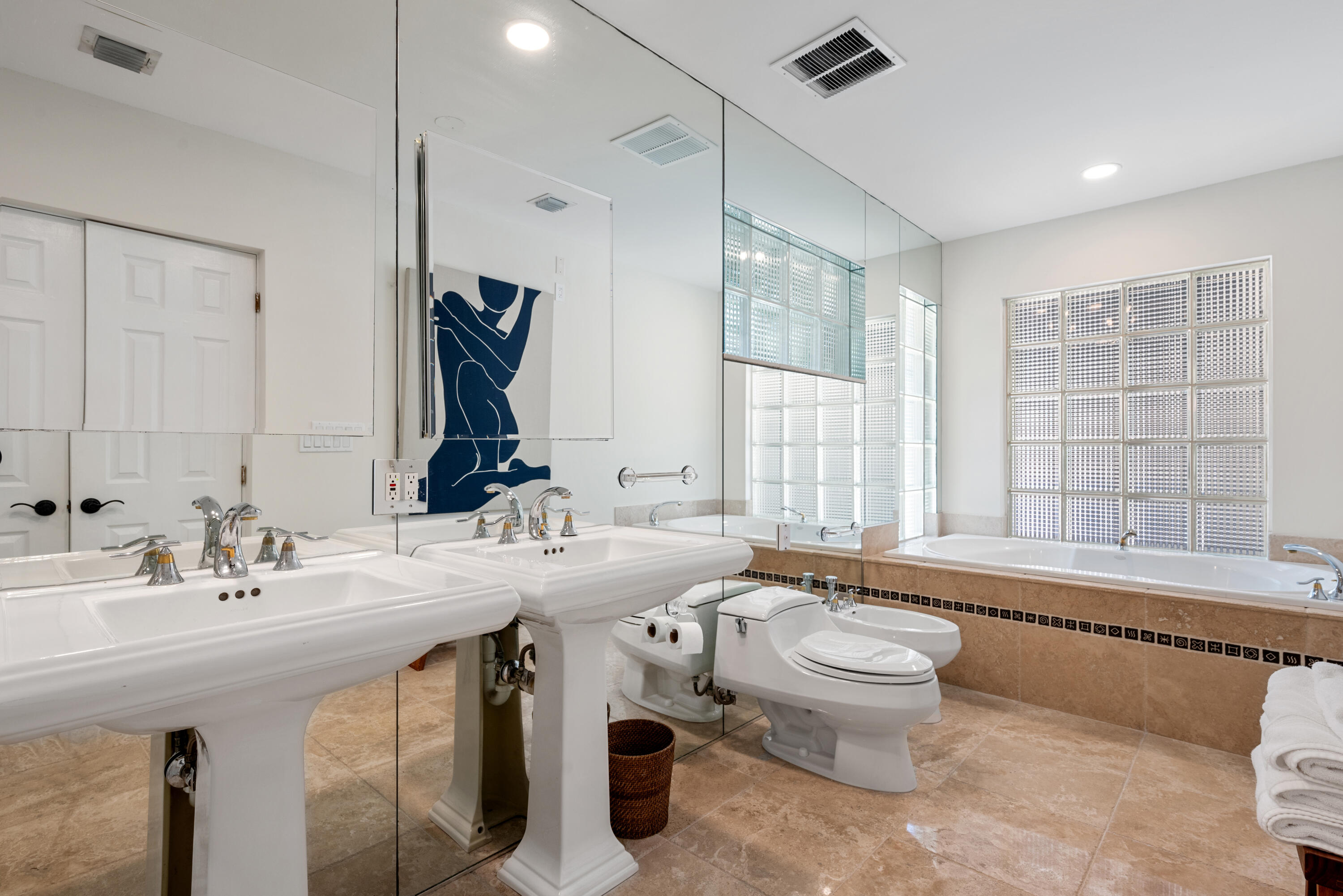 330 SE 7th Avenue