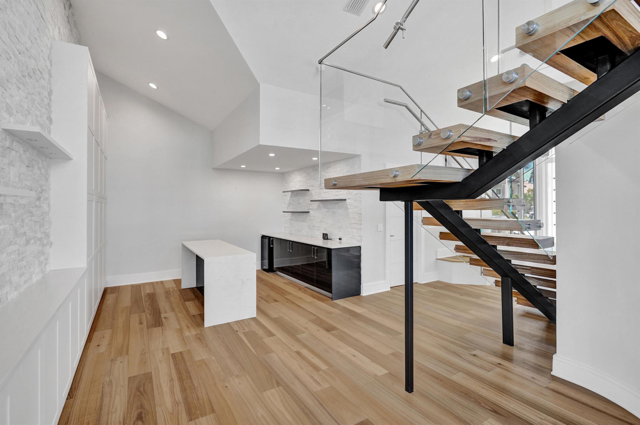 961 Iris Drive