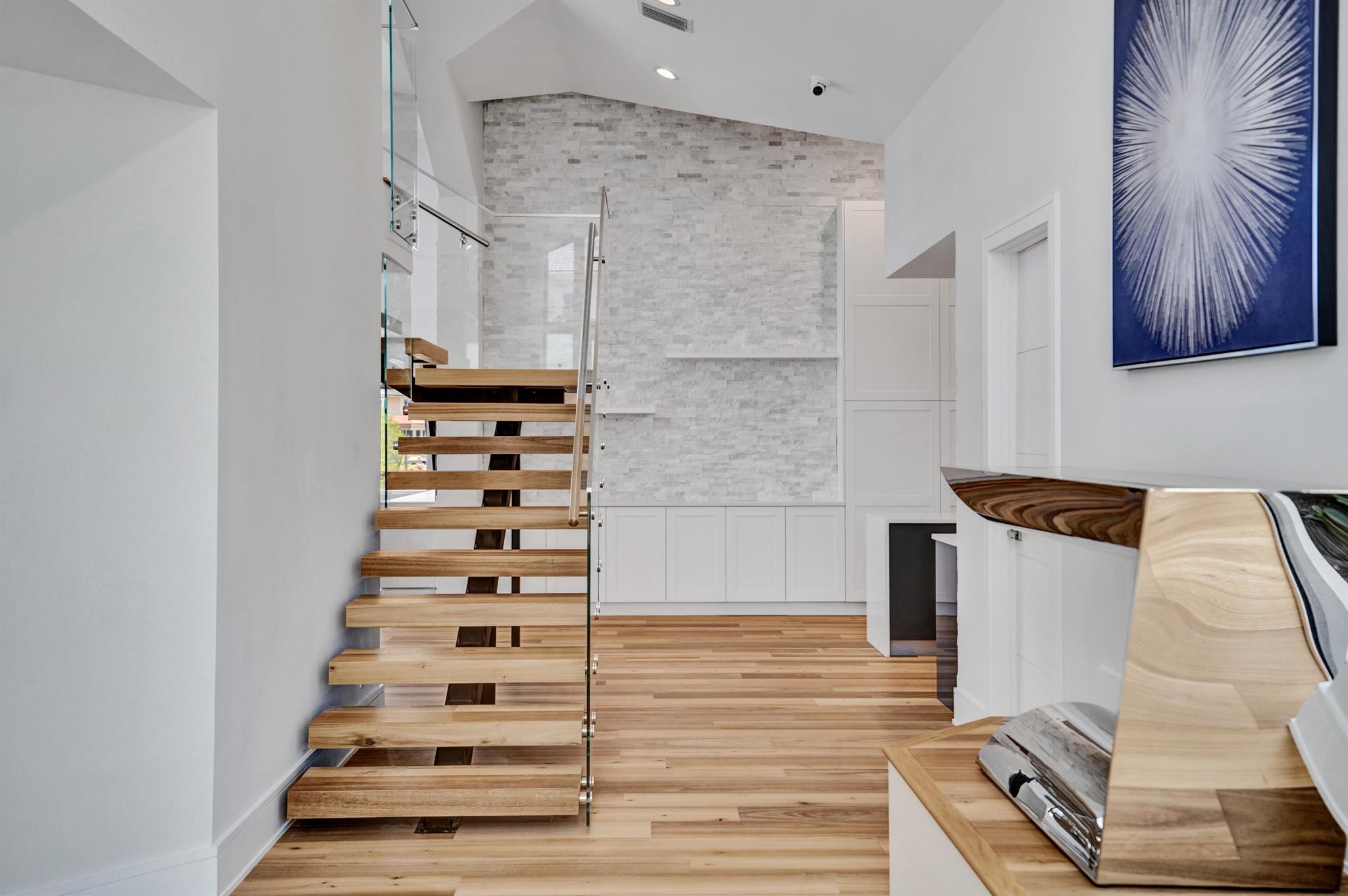 961 Iris Drive