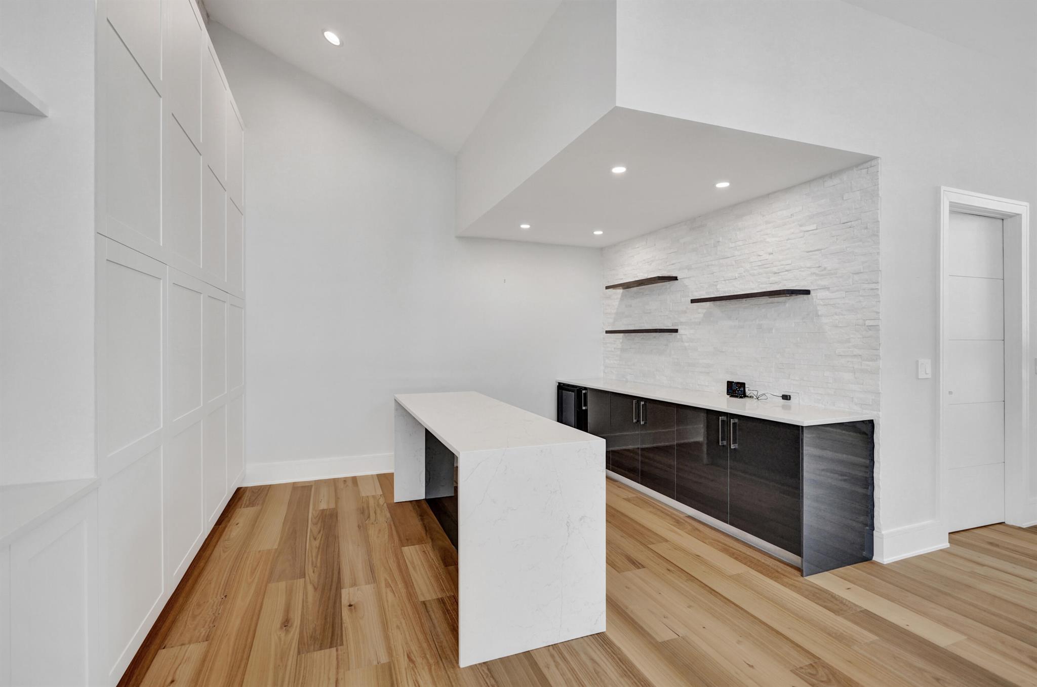 961 Iris Drive