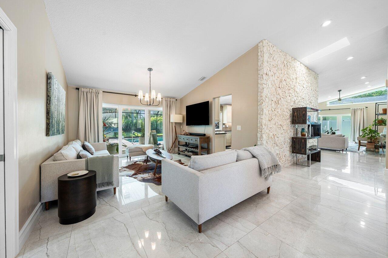 3127 Lakeview Drive