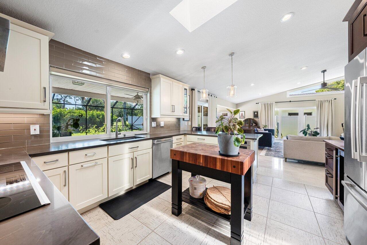 3127 Lakeview Drive