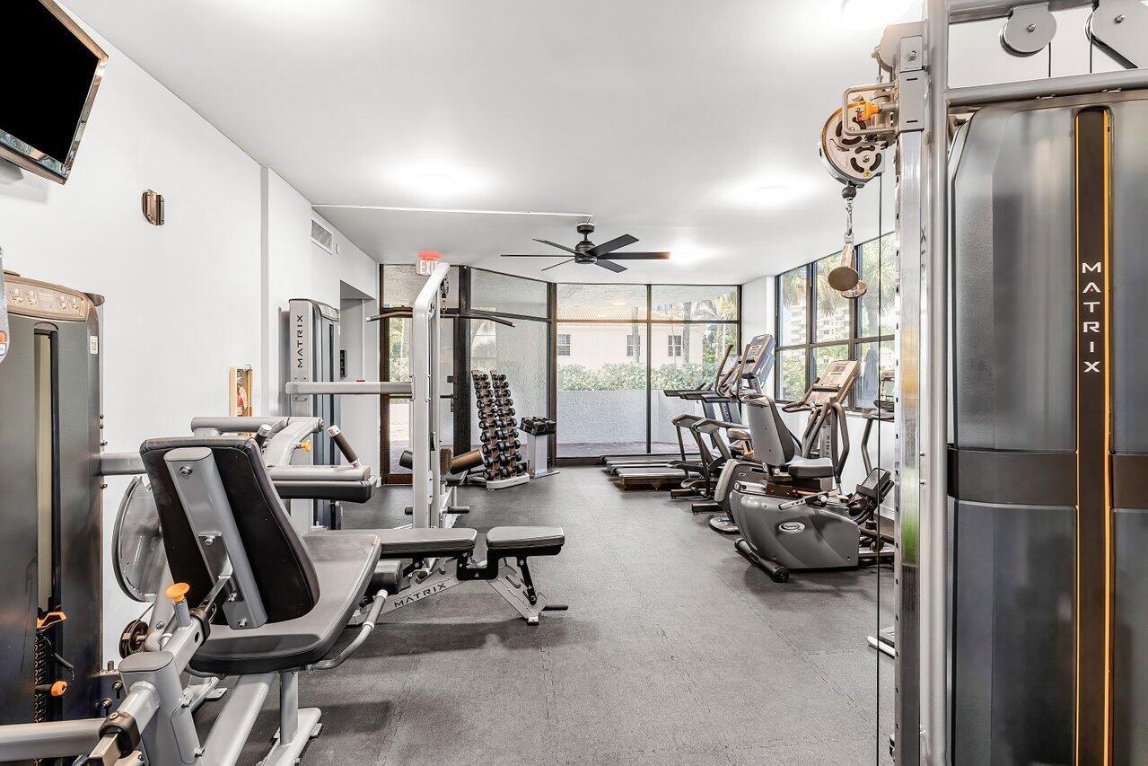 1155 Hillsboro Mile 303