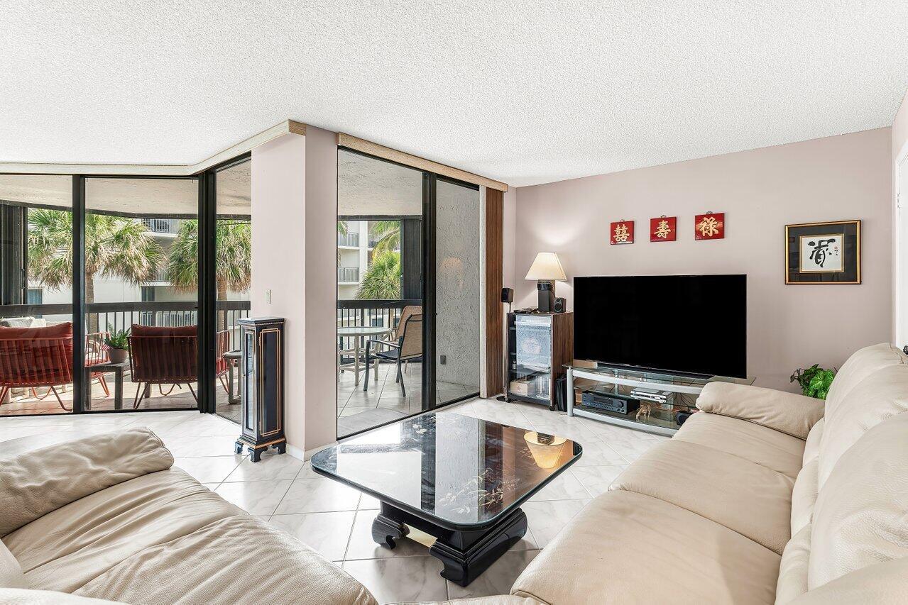 1155 Hillsboro Mile 303