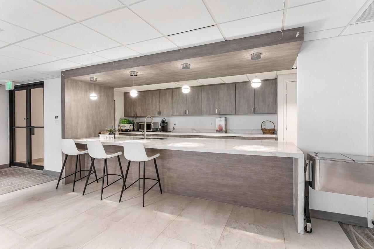 1155 Hillsboro Mile 303