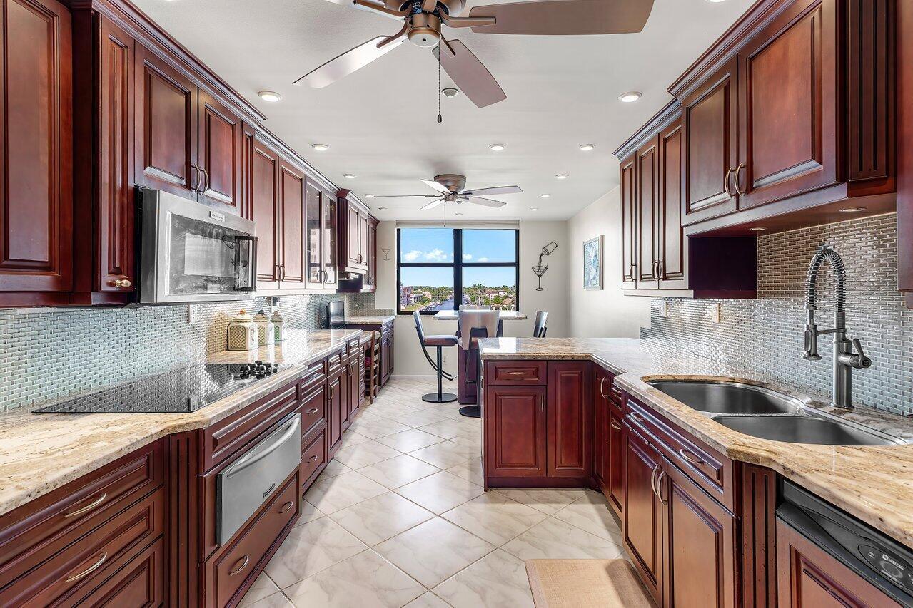 1155 Hillsboro Mile 303