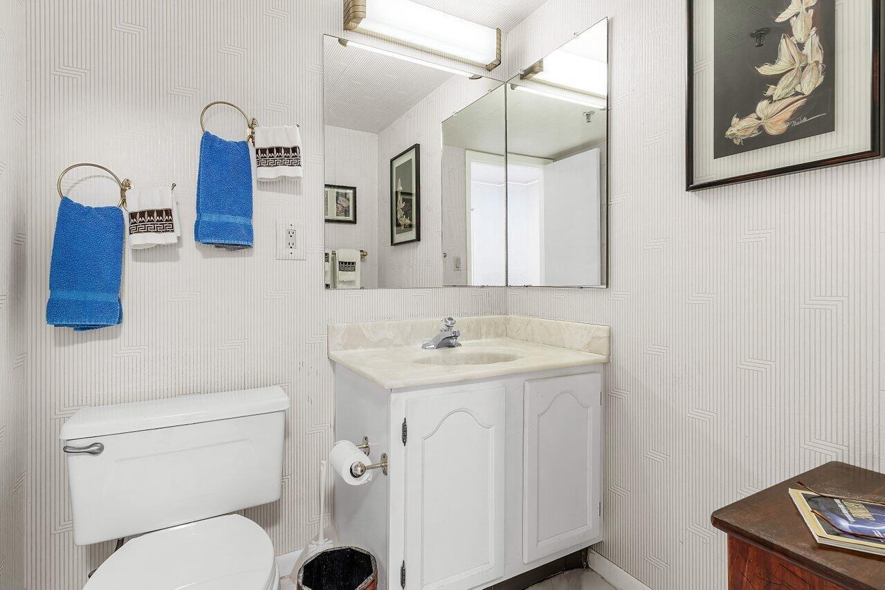 1155 Hillsboro Mile 303