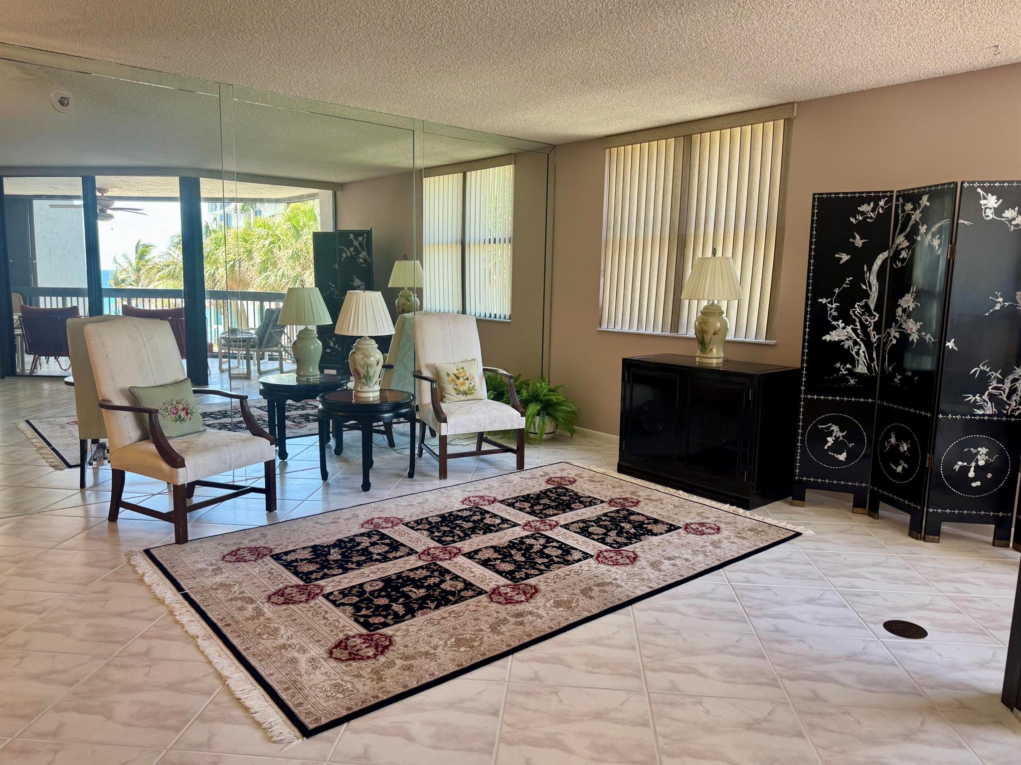 1155 Hillsboro Mile 303