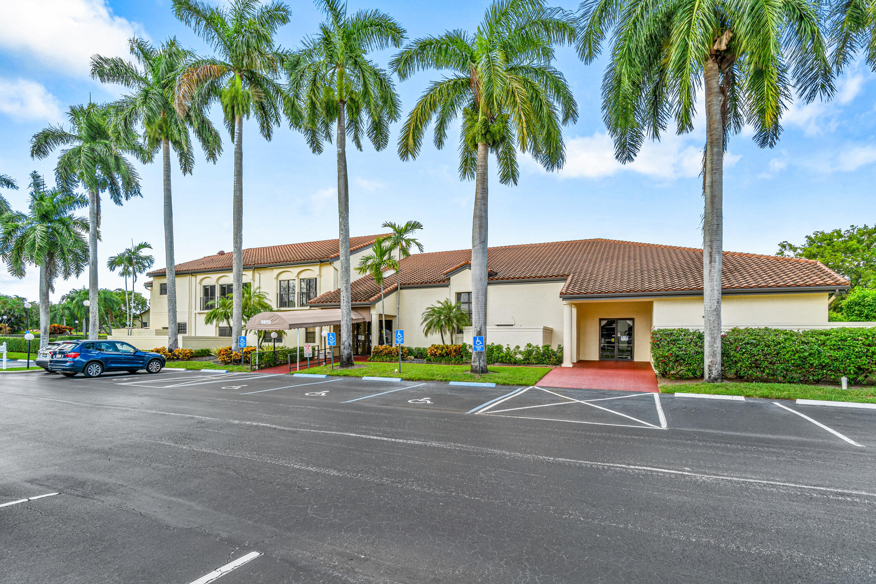10263 N Circle Lake Drive, 201, Boynton Beach Unit: 201