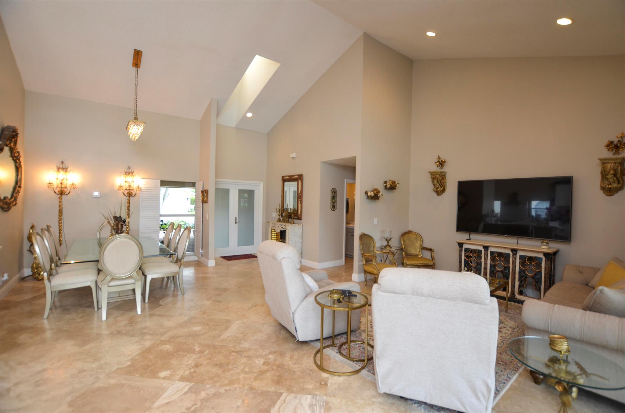 2541 NW 39th Street