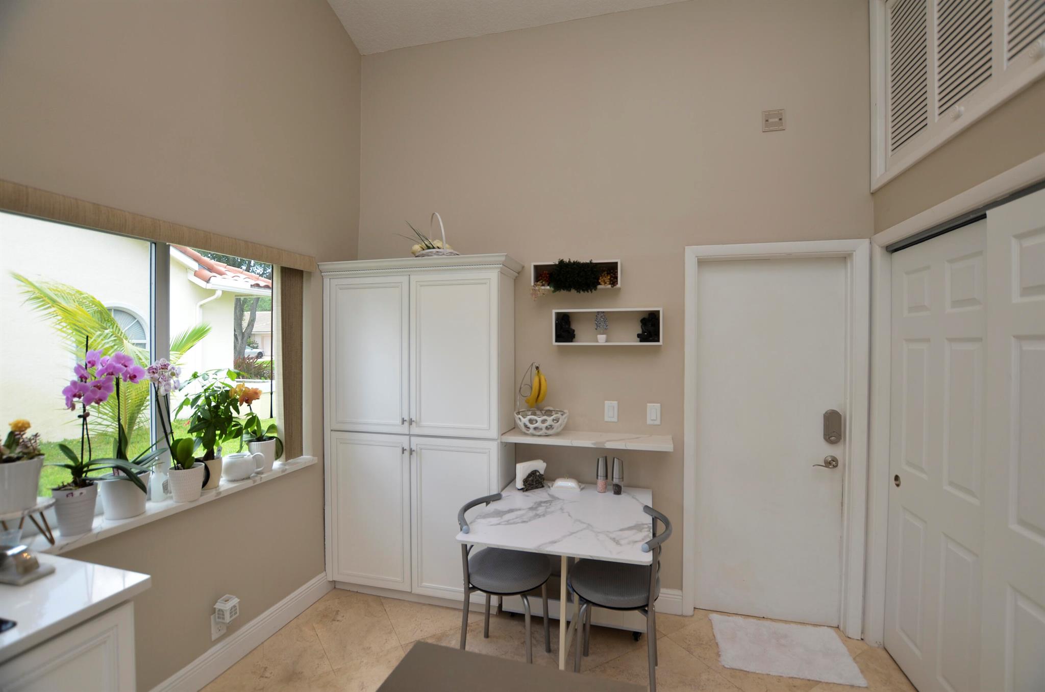 2541 NW 39th Street