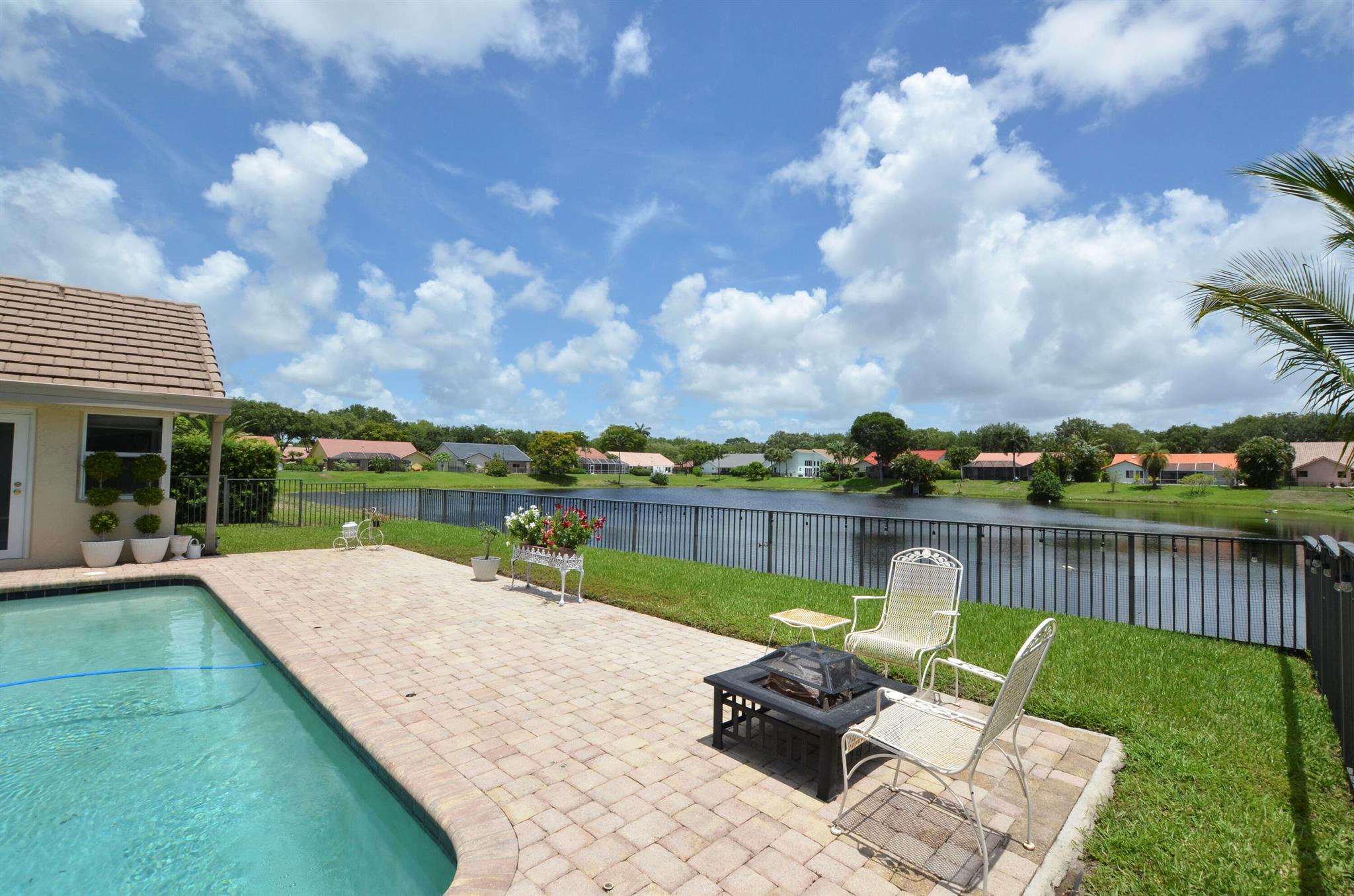 2541 NW 39th Street