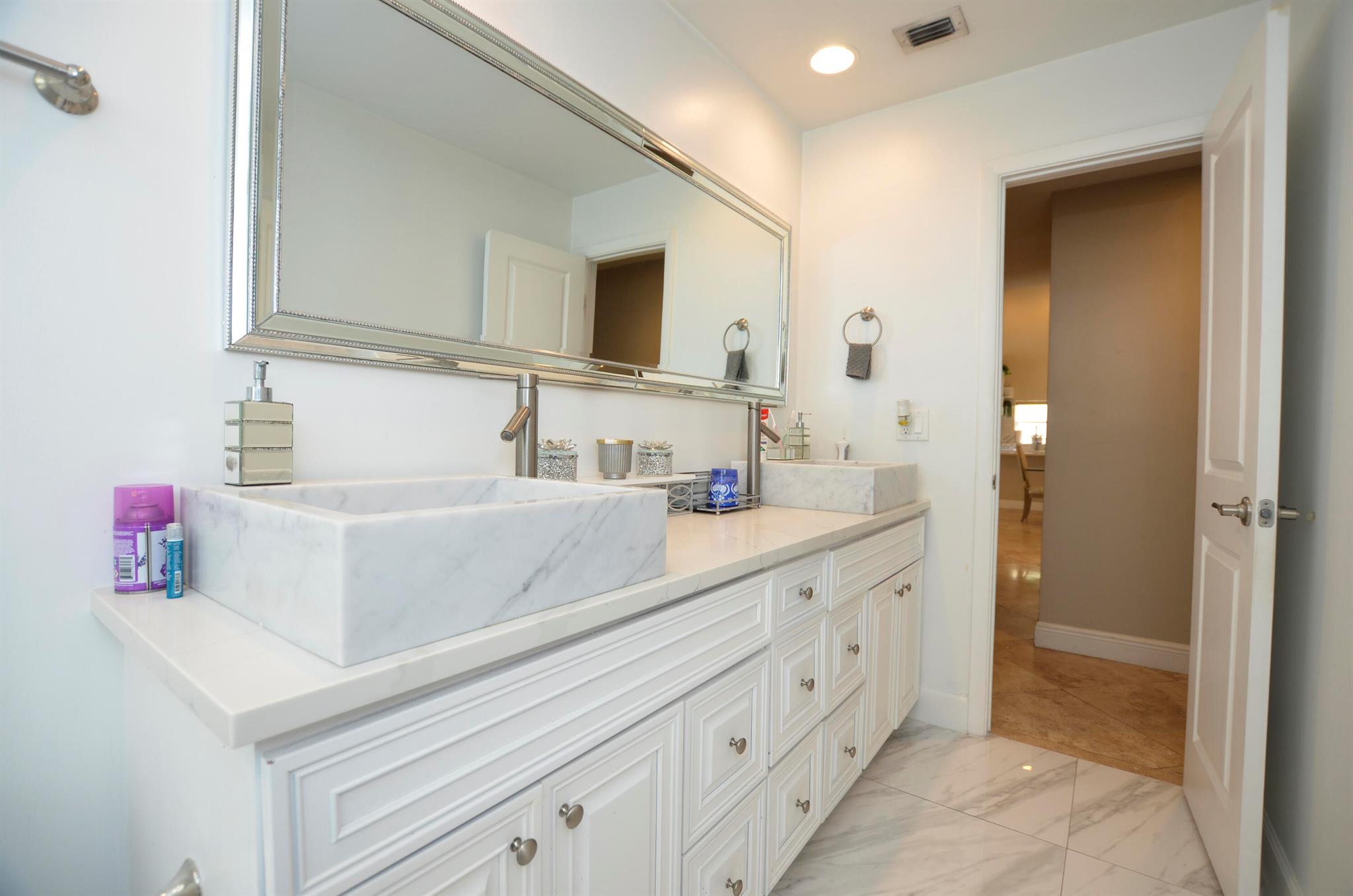 2541 NW 39th Street