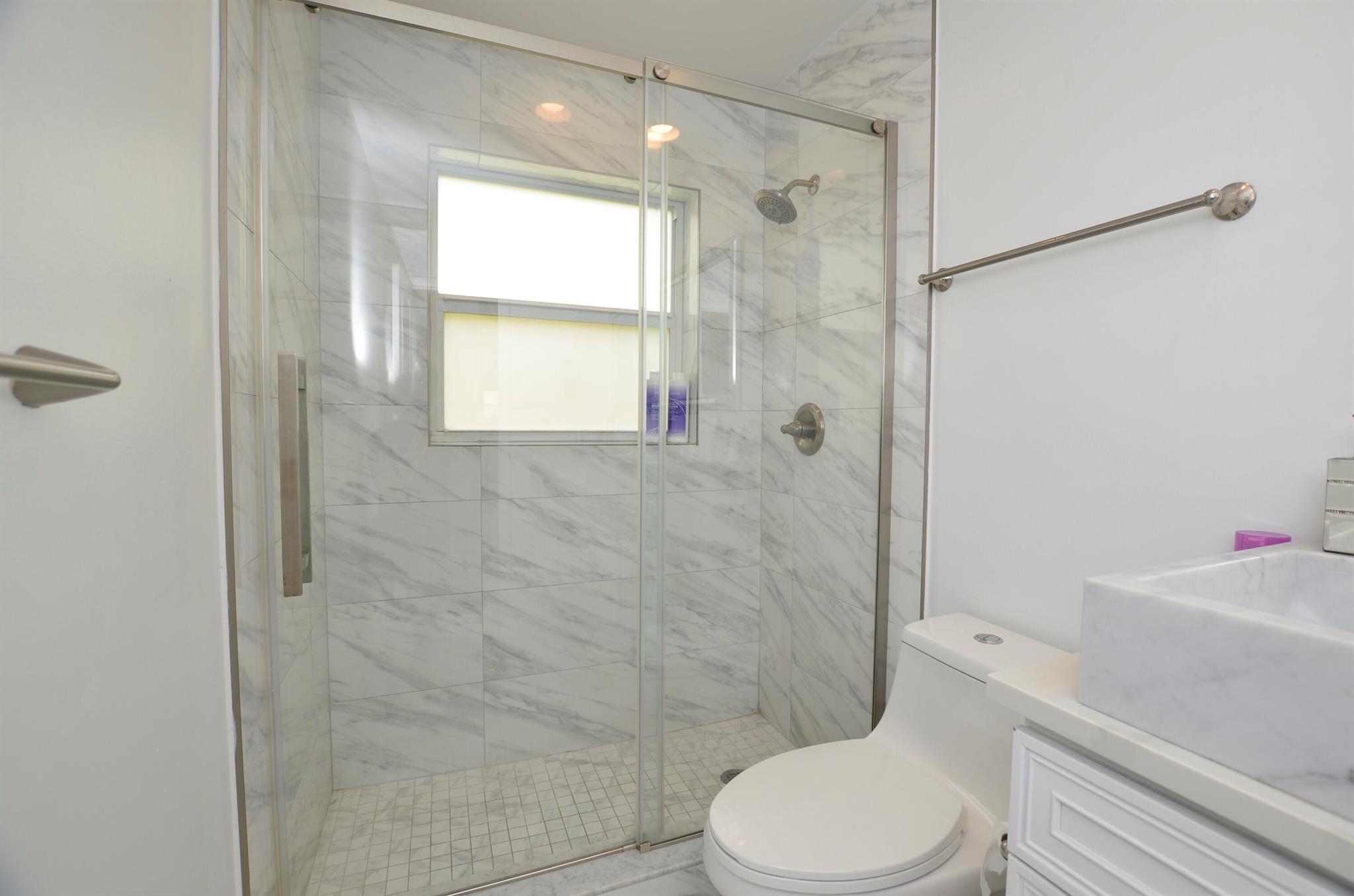 2541 NW 39th Street