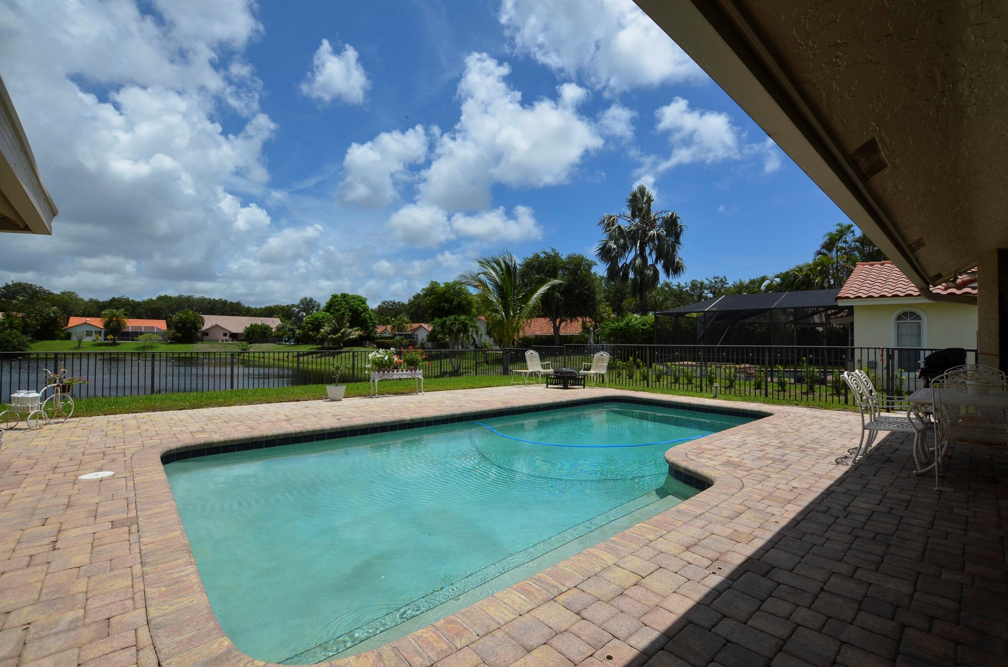 2541 NW 39th Street