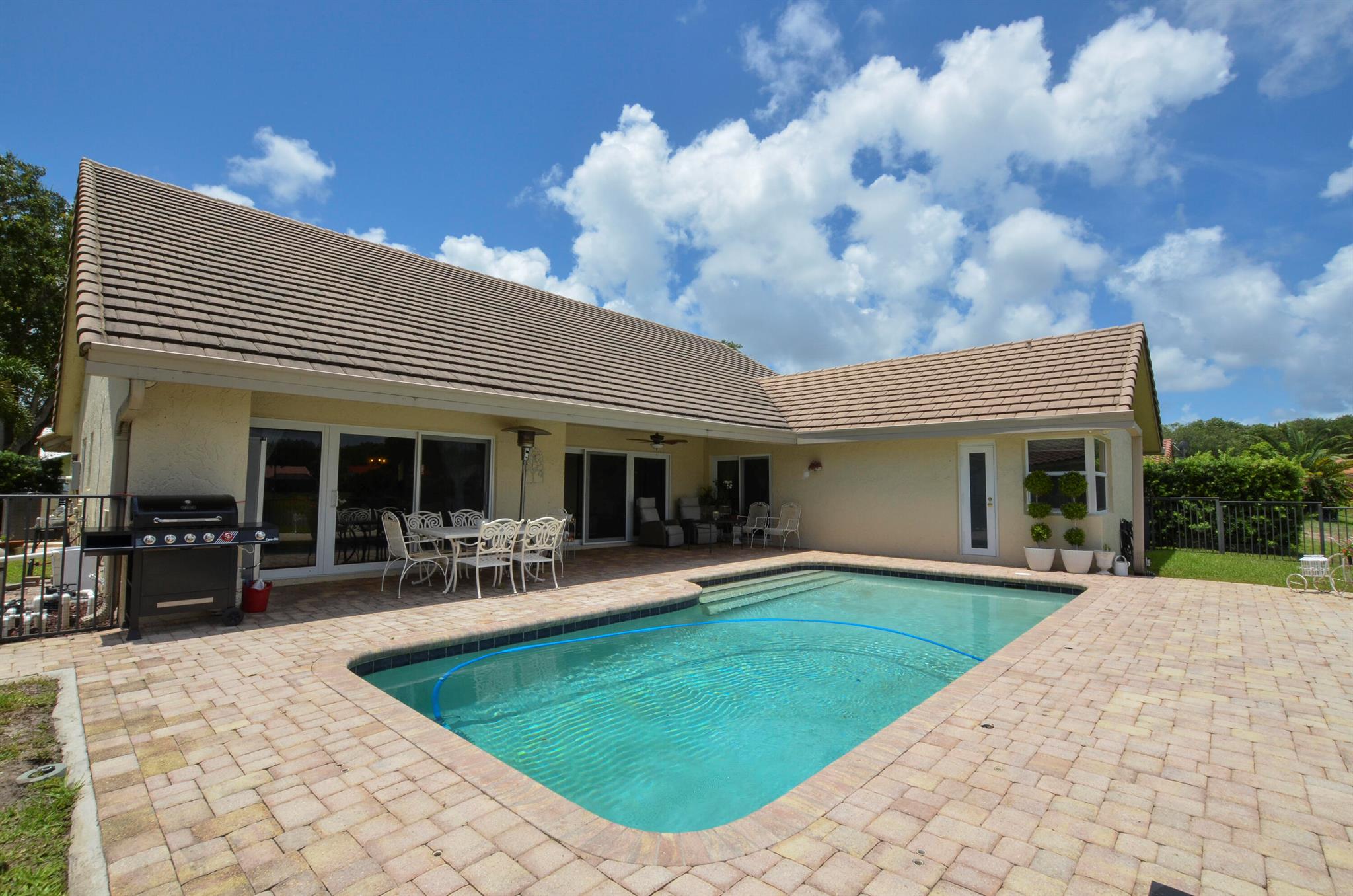 2541 NW 39th Street