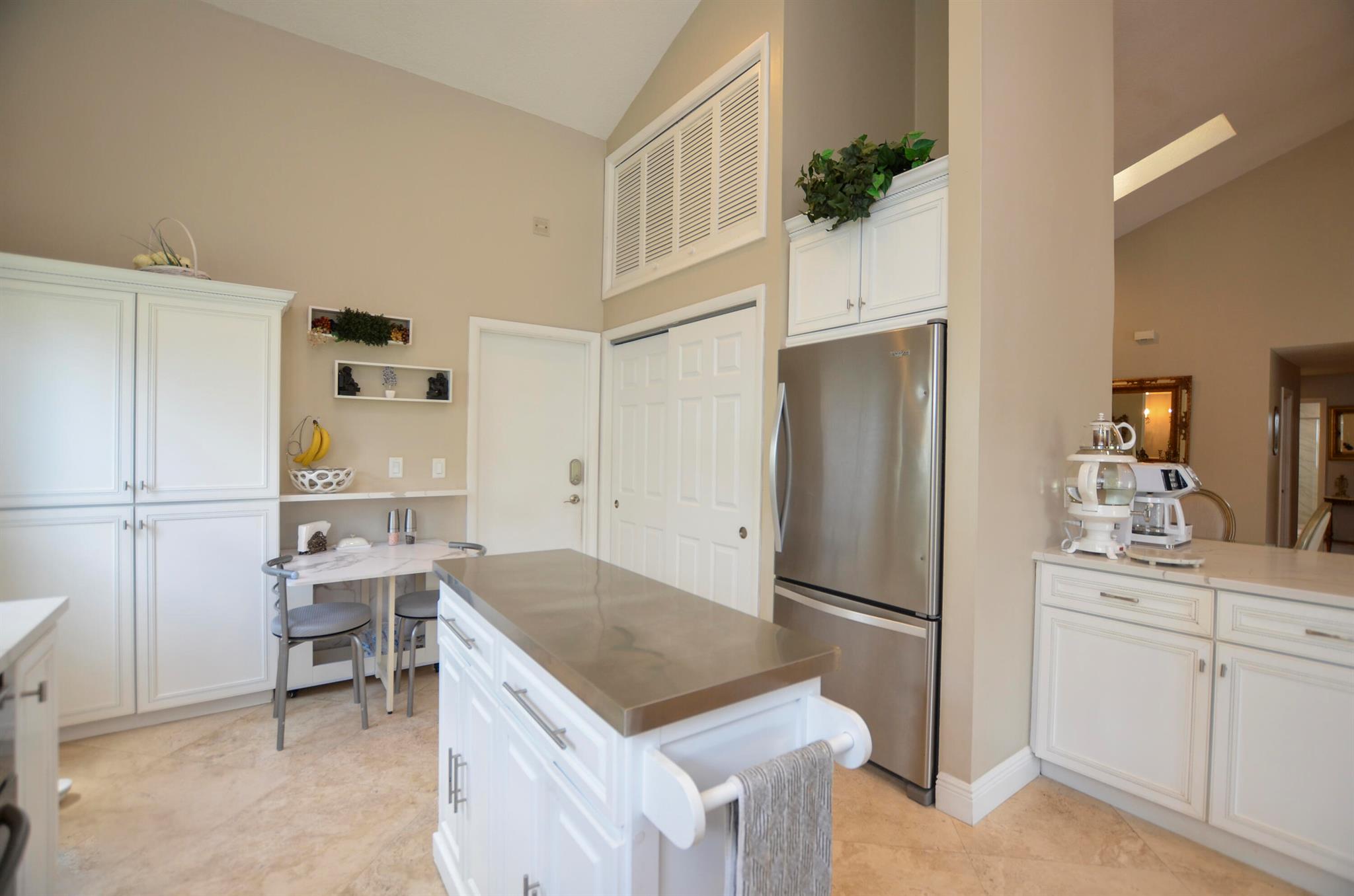 2541 NW 39th Street