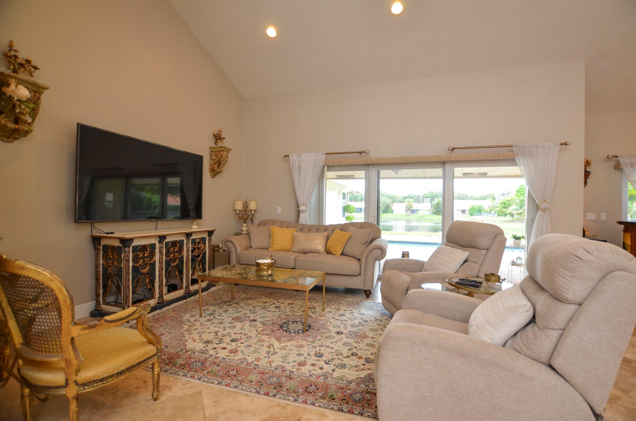 2541 NW 39th Street