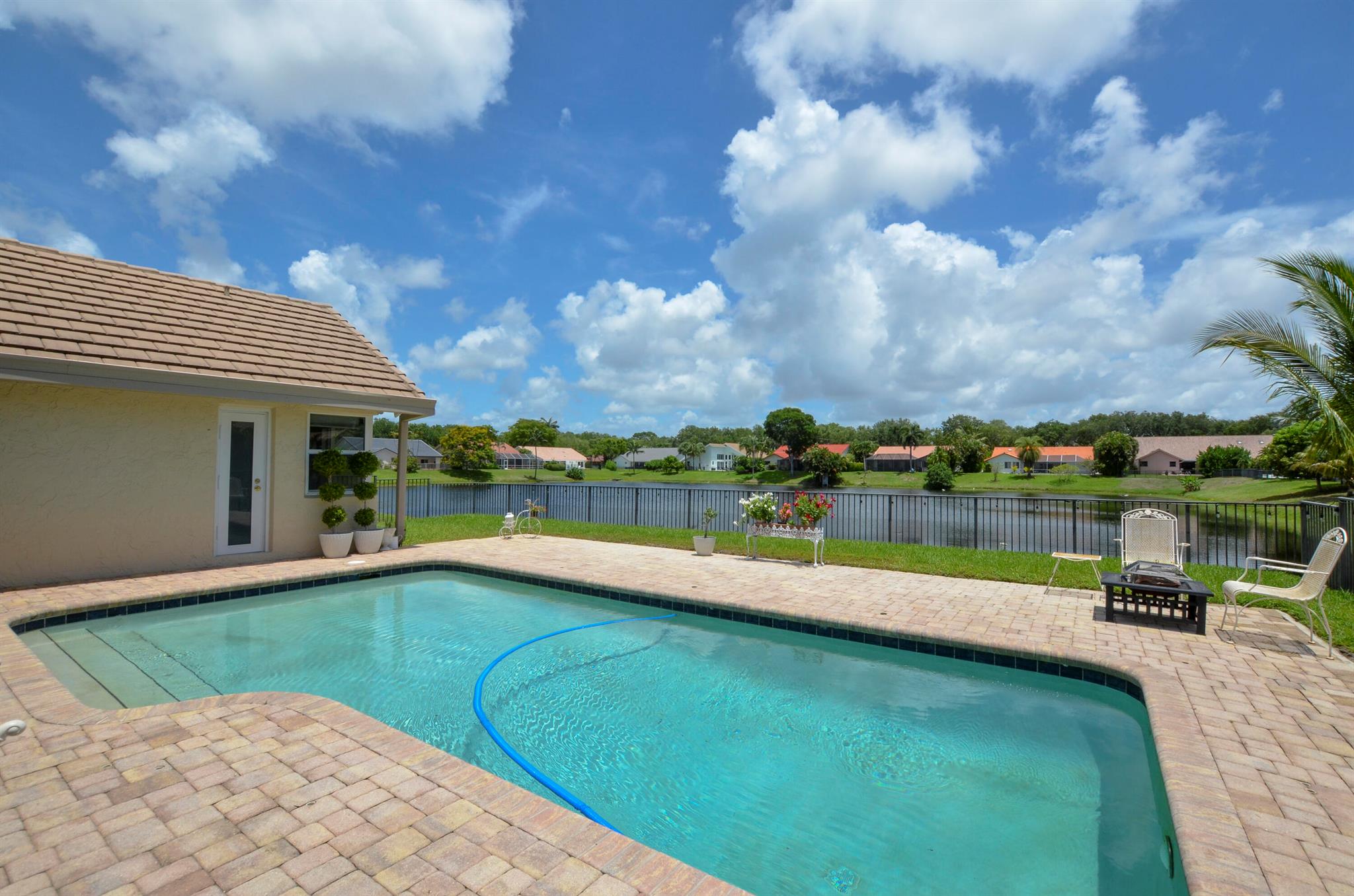 2541 NW 39th Street