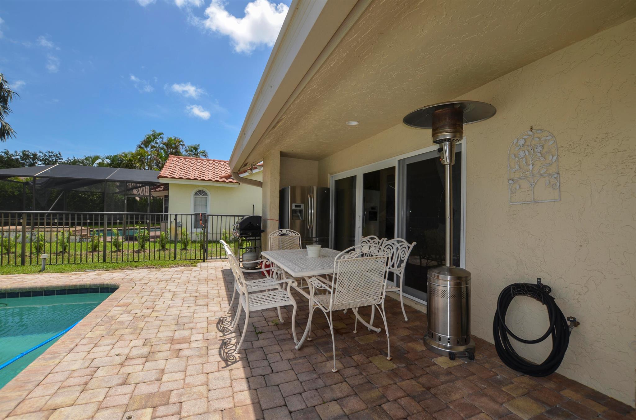 2541 NW 39th Street