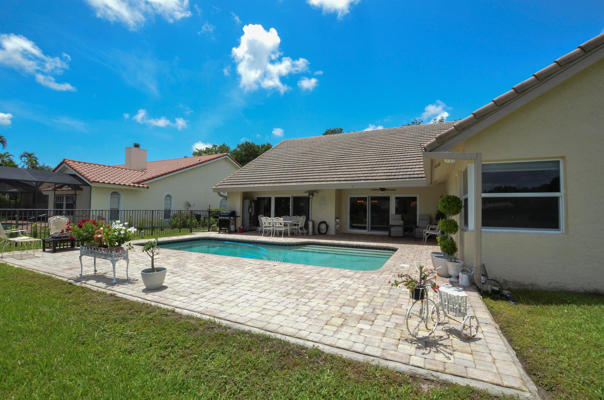 2541 NW 39th Street