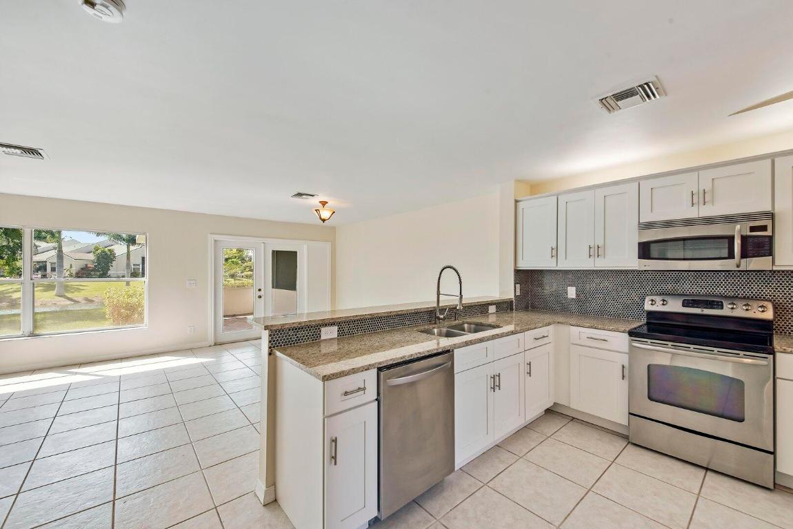1132 W Lakes Drive, Deerfield Beach