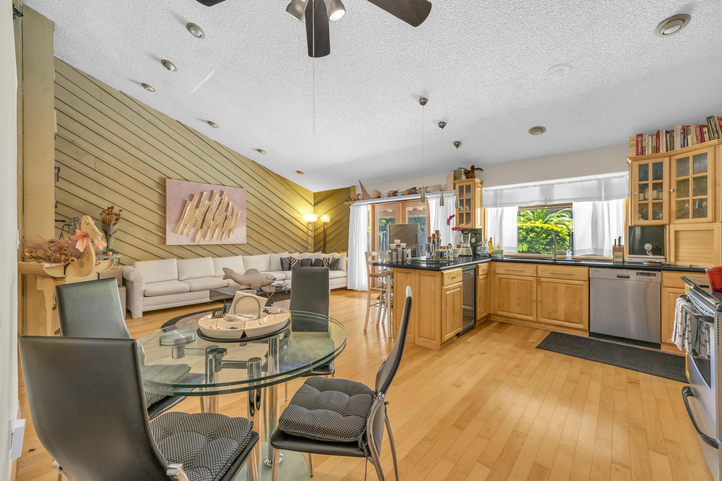 9070 NW 16th Street