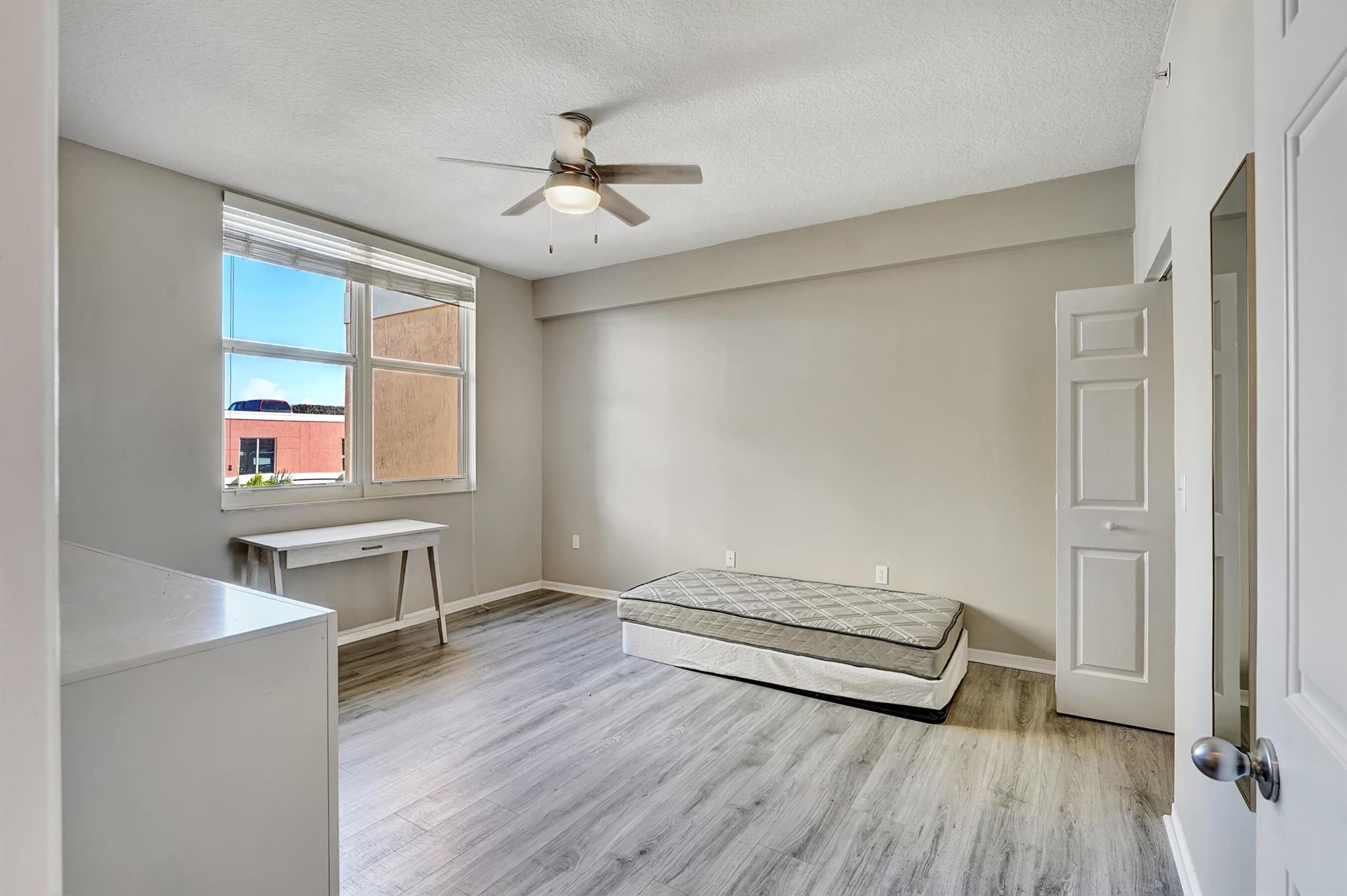 804 E Windward Way 606