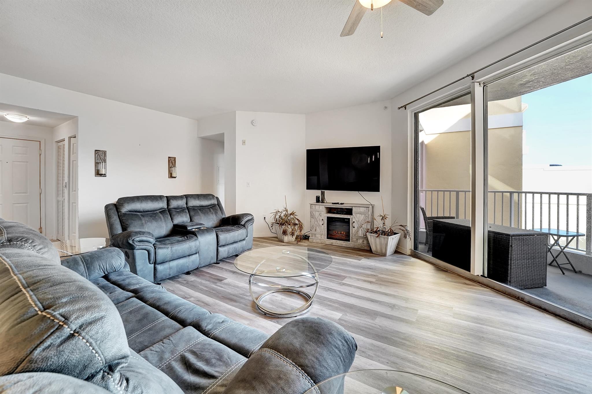 804 E Windward Way 606