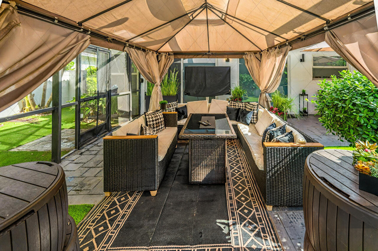 2081 NW 52nd Street