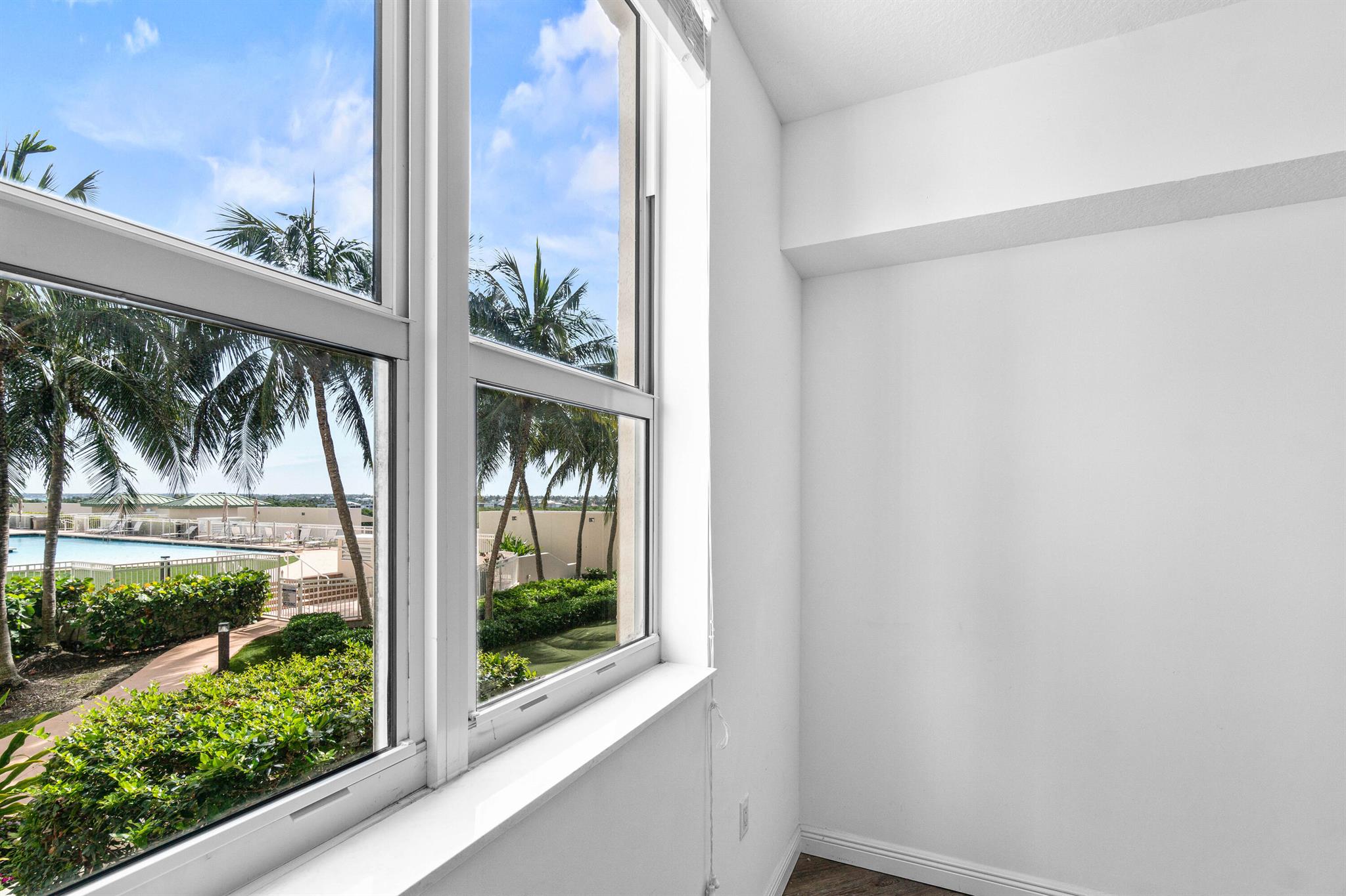 350 N Federal Highway 609