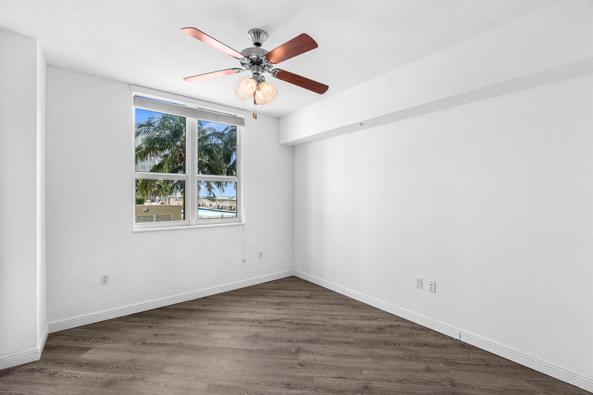 350 N Federal Highway 609