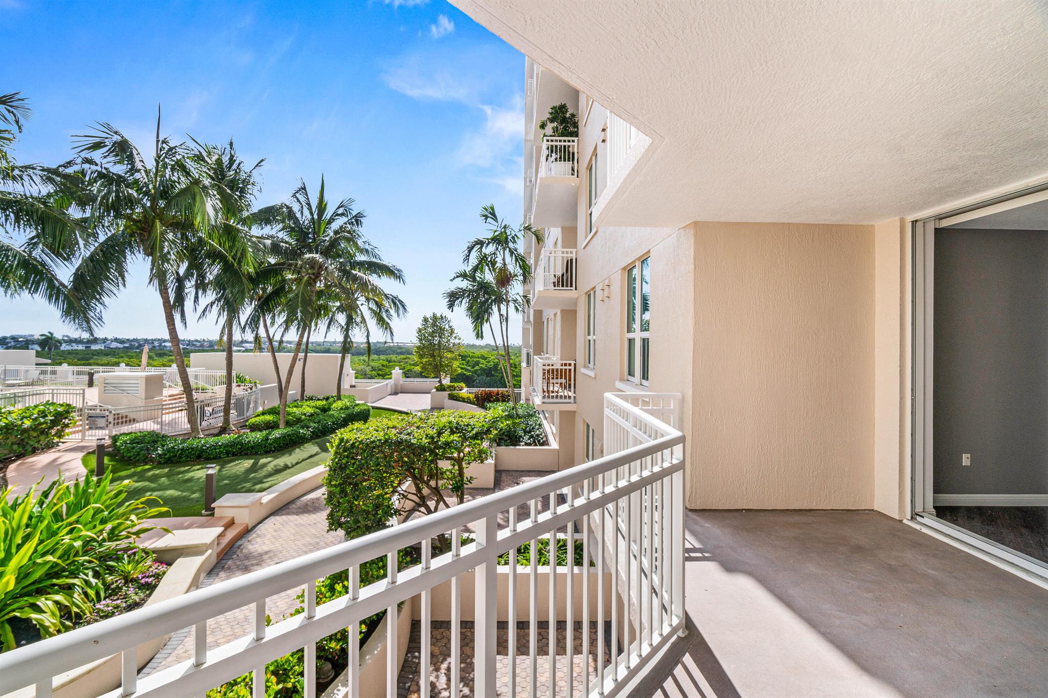 350 N Federal Highway 609