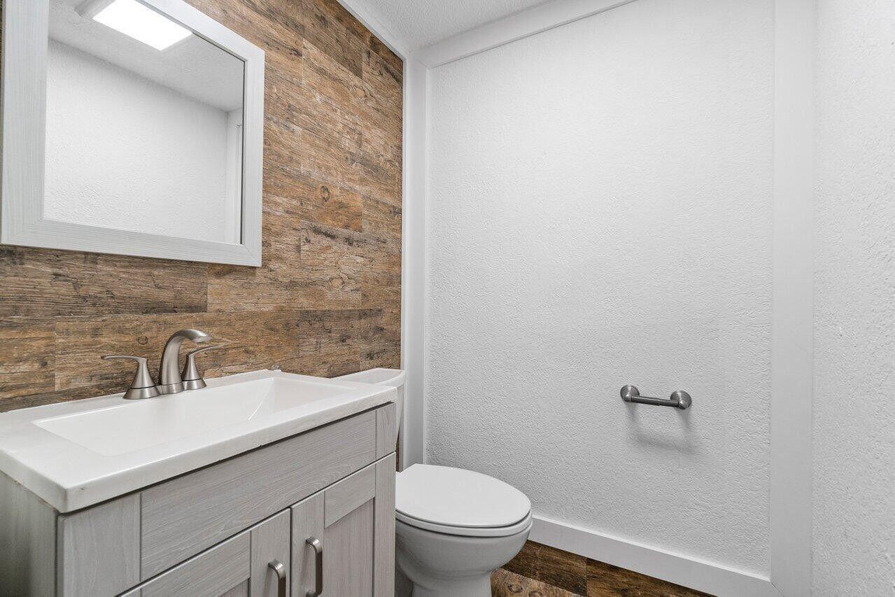 1771 Blount Road 209