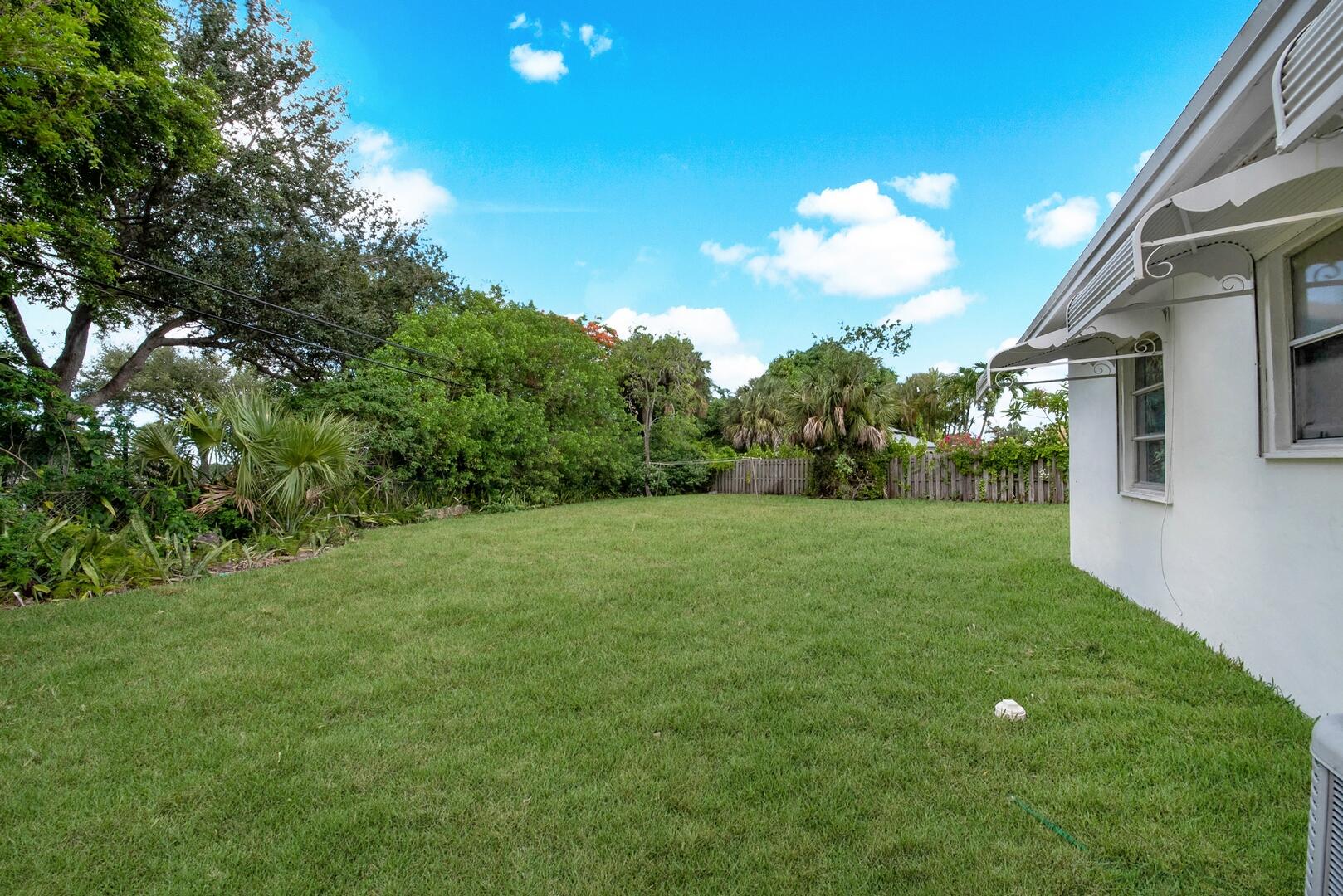 2219 W Pineridge Court