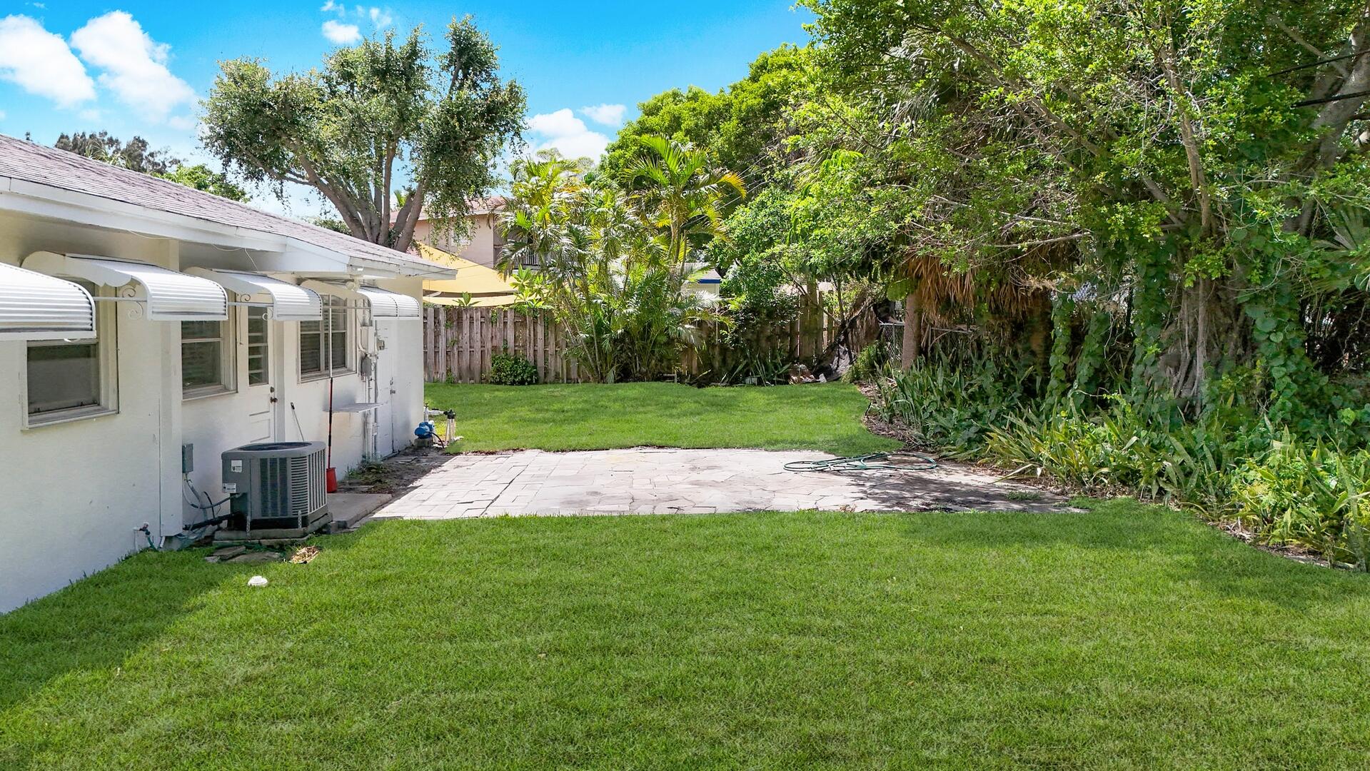 2219 W Pineridge Court