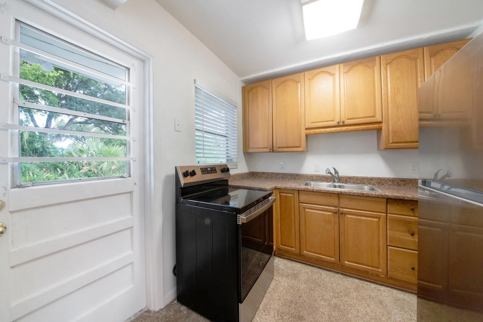 2219 W Pineridge Court