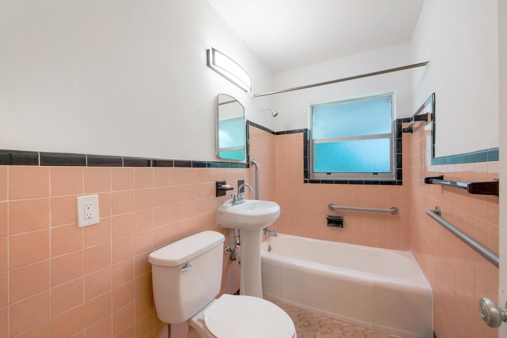 2219 W Pineridge Court