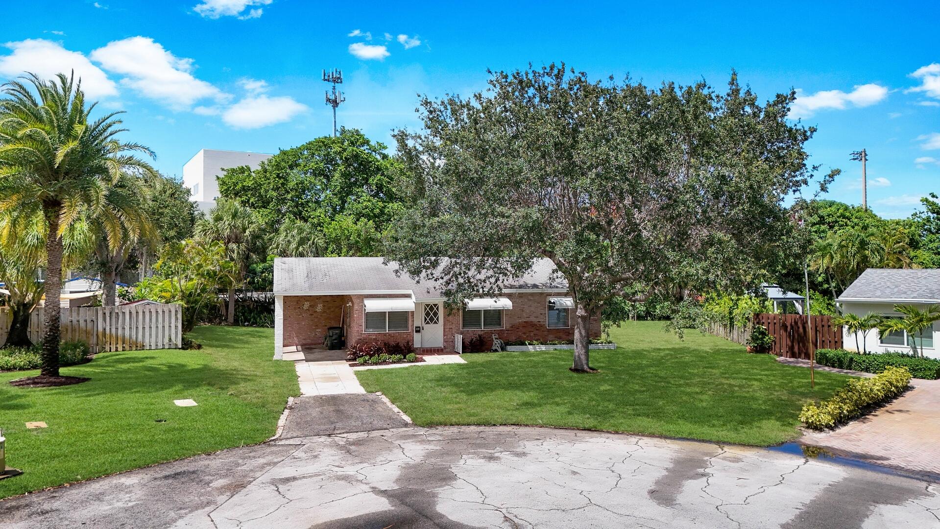 2219 W Pineridge Court