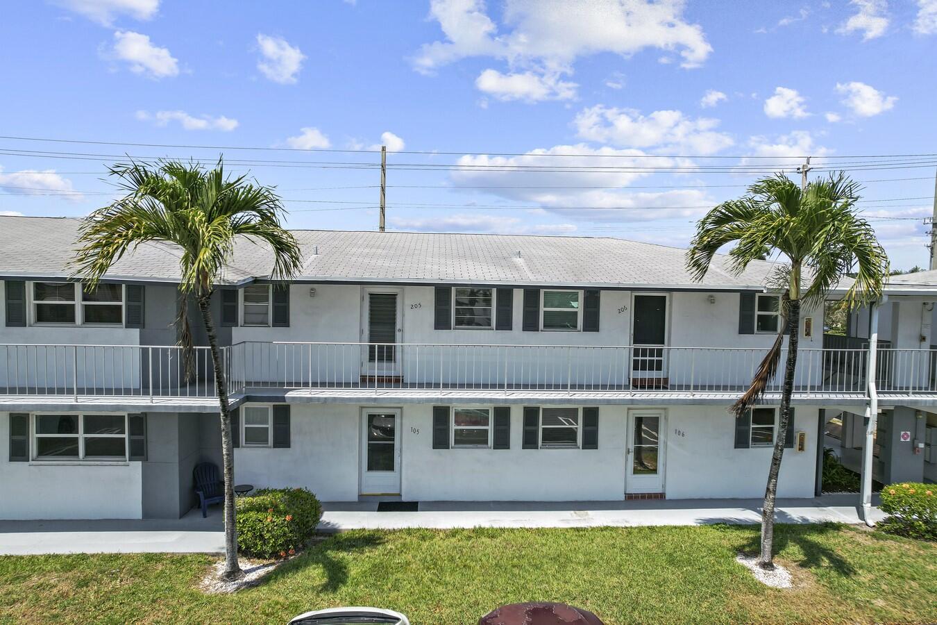 1111 Lake Terrace 105