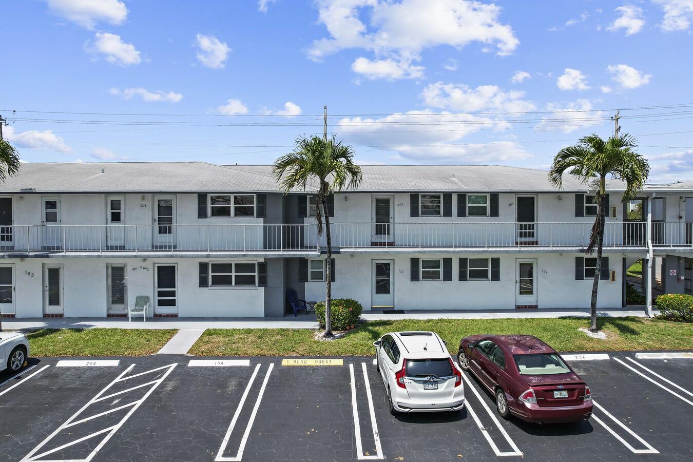 1111 Lake Terrace 105