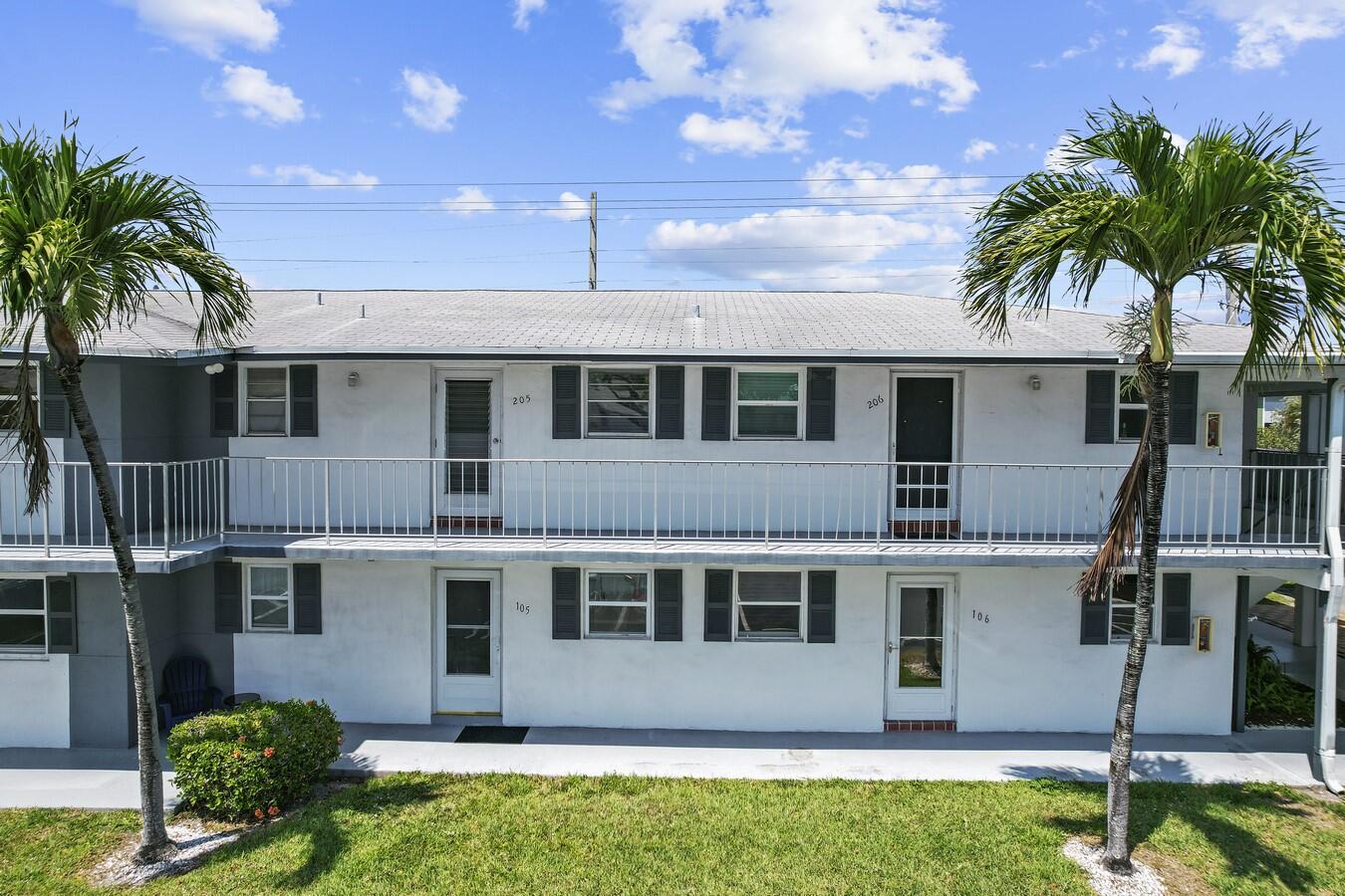 1111 Lake Terrace 105